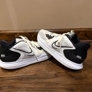 Nike Black and White Athletic Shoes 7.5